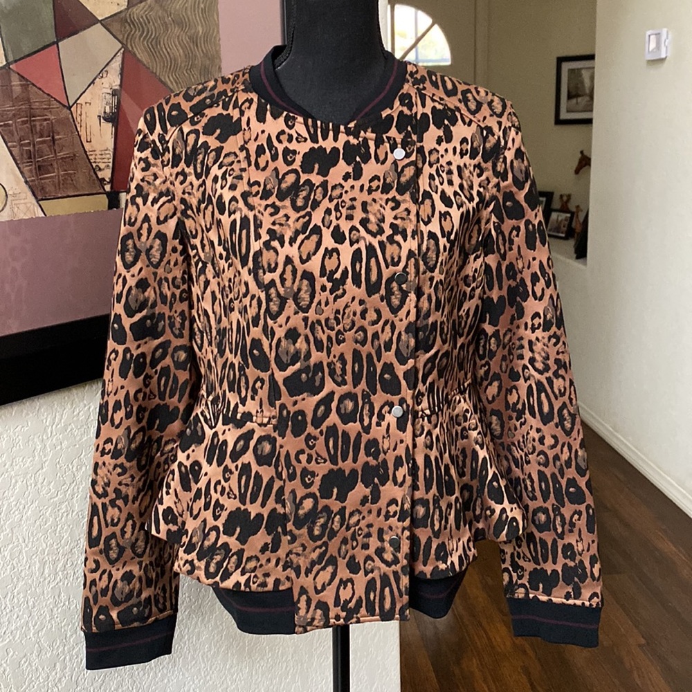 TROUVÉ Jacket - Picture 2 of 16
